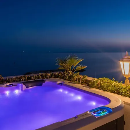 Sky فيلة ماربيا